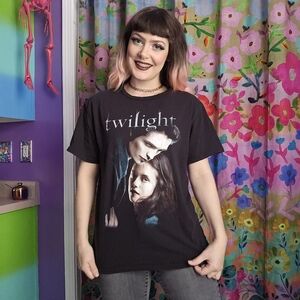 Twilight Edward & Bella Swan Black Movie Vampire Romance 2000's Fantasy T-Shirt